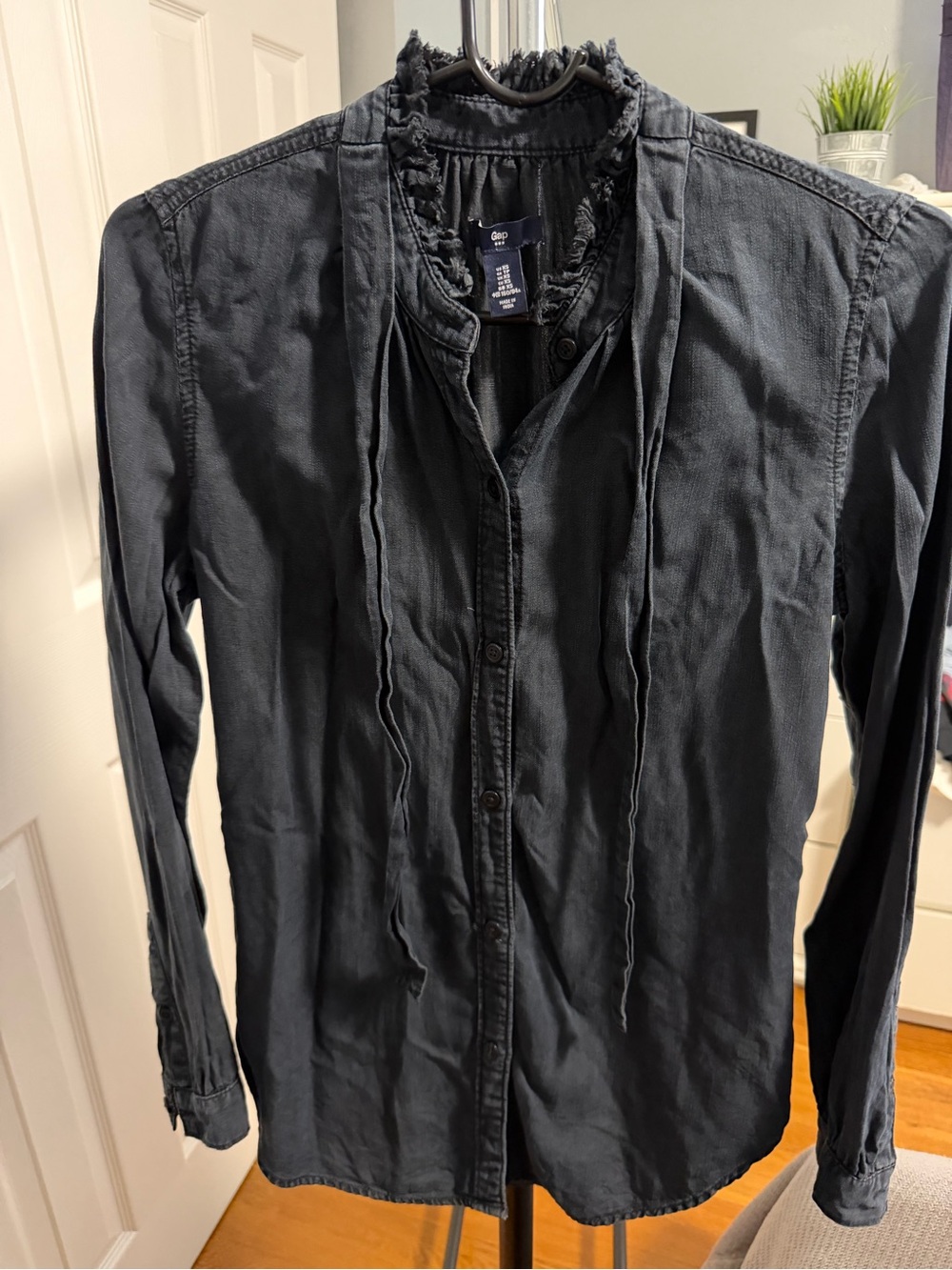 GAP Women's Black Ruffle-Neck Button-Down Shirt